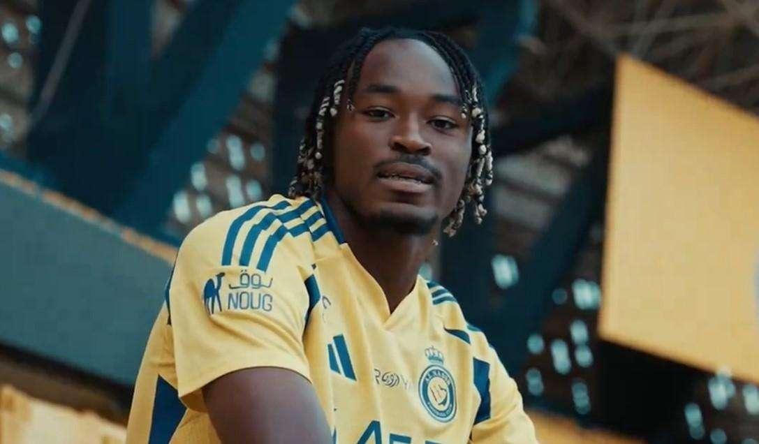 UFFICIALE - RB Lipsia, saluta Simakan: il difensore passa all'Al-Nassr di Brozovic e CR7