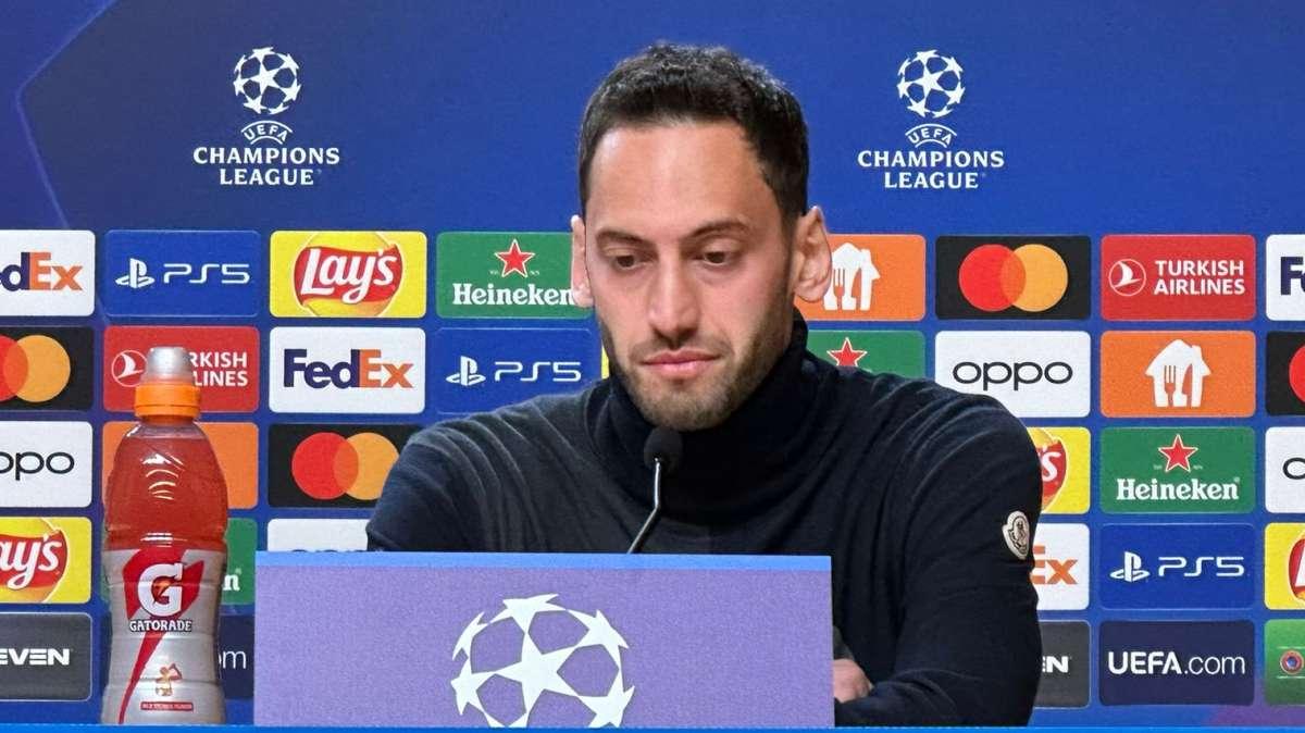 Calhanoglu in conferenza: "I quarti sono un obiettivo, quando cadiamo ci rialziamo"