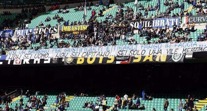 Curva Nord contro Icardi e San Siro: "Chi ci fischia è un gobbo mancato. Quel piccolo uomo non merita l'Inter"