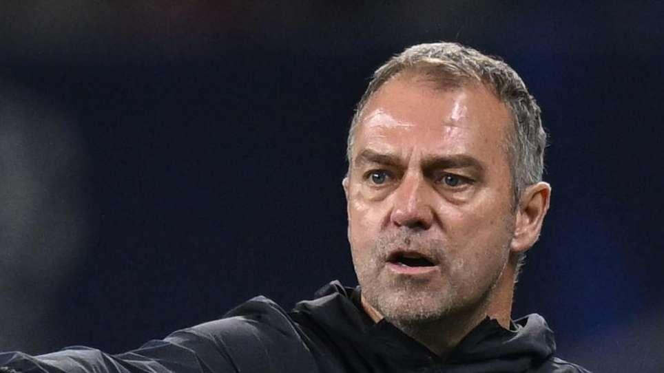 La UEFA 'grazia' il tecnico del Barcellona Hansi Flick: tolta la squalifica per i fatti di San Siro