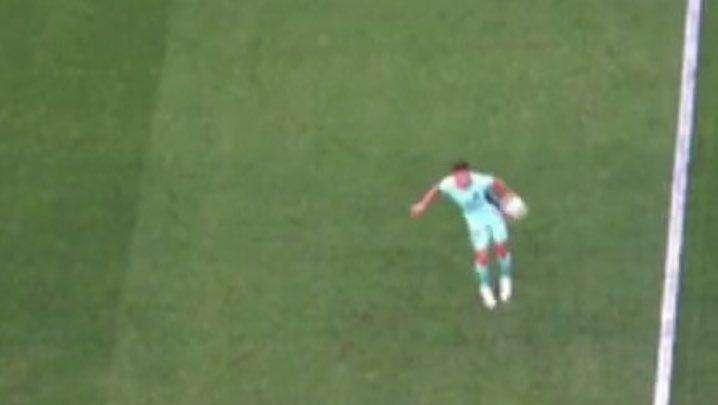 Inter-Atletico Madrid, la moviola - Kovács non sempre preciso. Qualche dubbio sul tocco di braccio di Molina