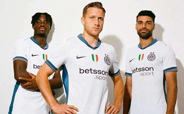 UFFICIALE - Inter, ecco la seconda maglia 24/25: "Architettura di Milano reinterpretata nel mondo della moda"