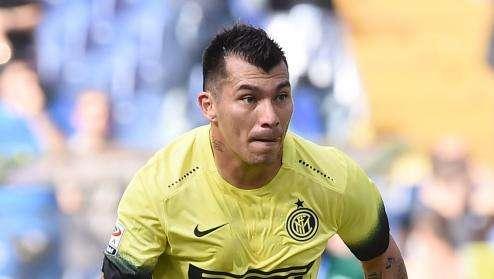 Dolori per Medel, in dubbio la chiamata da Sampaoli?