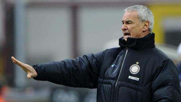 'Aspettate a giudicarmi...', pare dire in foto Claudio Ranieri