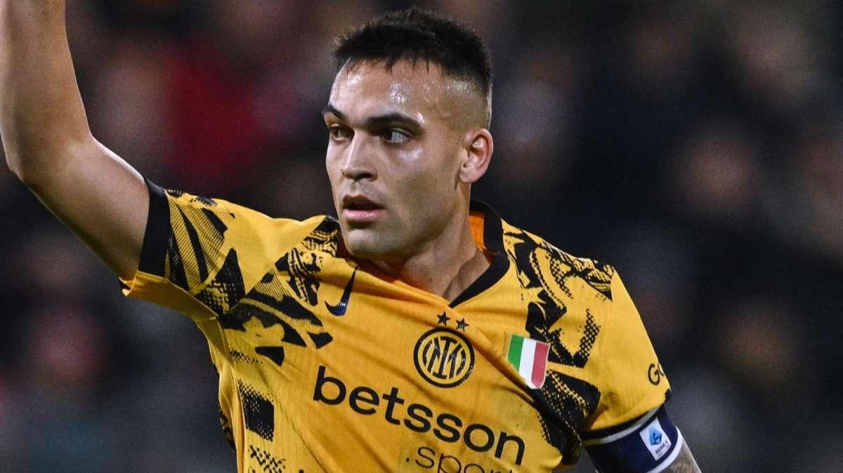 Inter, via alla missione Supercoppa: squadra atterrata a Riyadh. Lautaro: "Siamo arrivati"