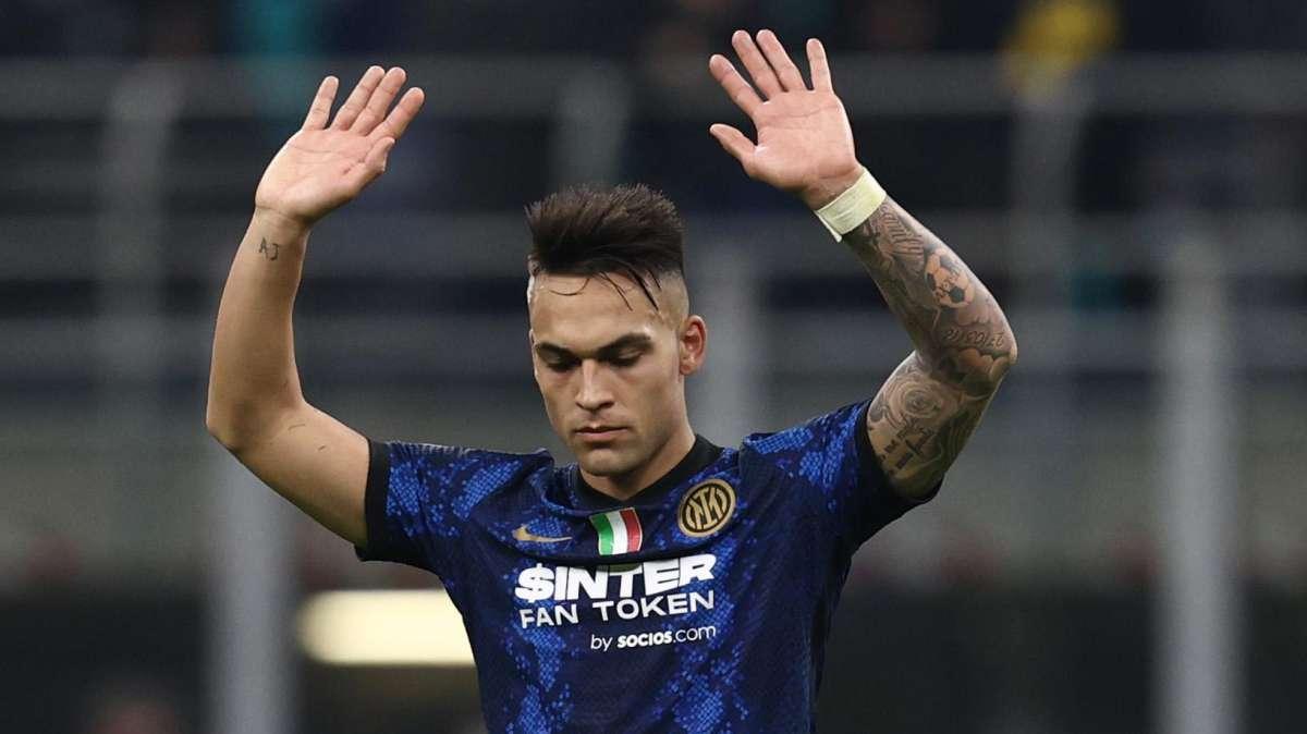 L'Inter cade contro il Sassuolo: Lautaro chiede scusa sotto la Curva Nord