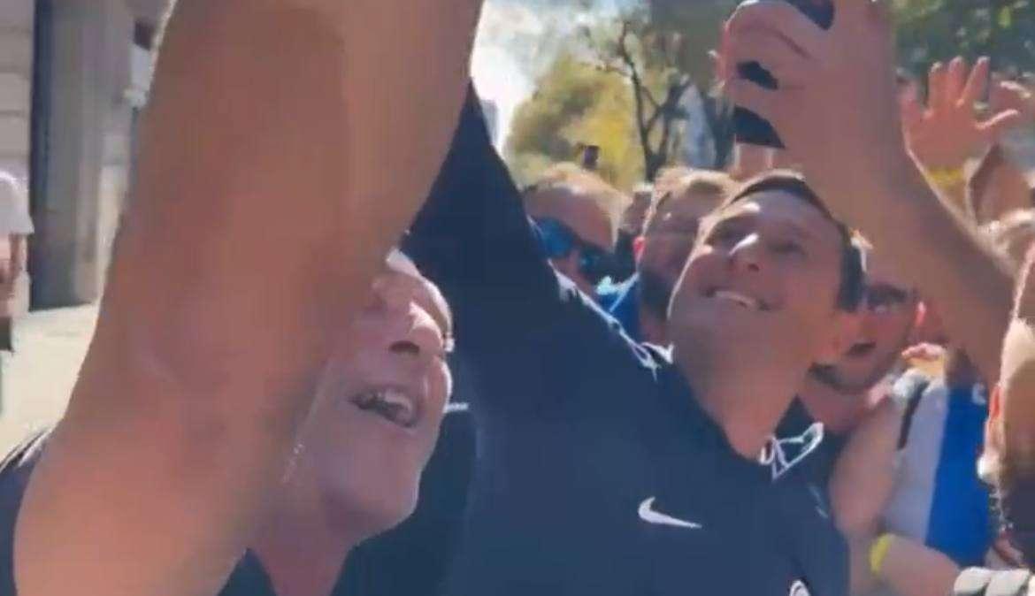 VIDEO - Barcellona-Inter, Zanetti incontra l'Inter Club "La Remuntada": cori e selfie sulla Rambla
