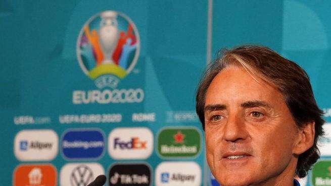 Mancini: "Domani Verratti dall'inizio, vedremo come starà al 45'". E sui "26 titolari" il ct ricorda anche Bastoni