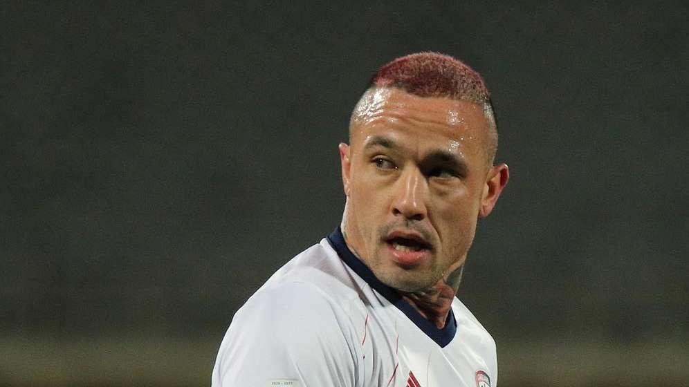 La Samp va sotto e rimonta, poi il Cagliari la riprende: 2-2 al Marassi, Nainggolan regala il pari last minute
