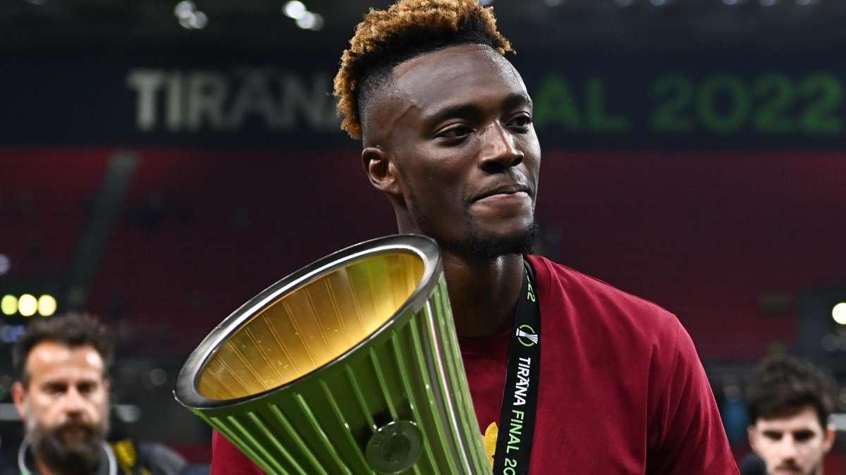Abraham: "Impossibile scegliere tra Mourinho e Conte. Scudetto? Solo il cielo è il nostro limite" 