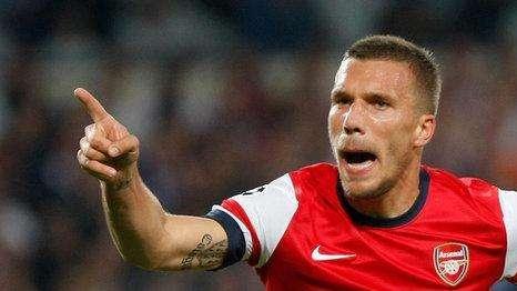 Podolski frena: "Inter? Solo voci. Ho un contratto fino al 2016 con l'Arsenal"