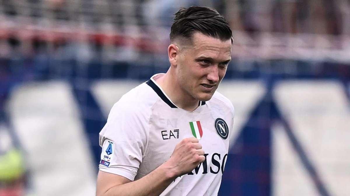 Zielinski, tra il Napoli e l'Inter c'è l'Europeo. Il centrocampista polacco convocato da Probierz