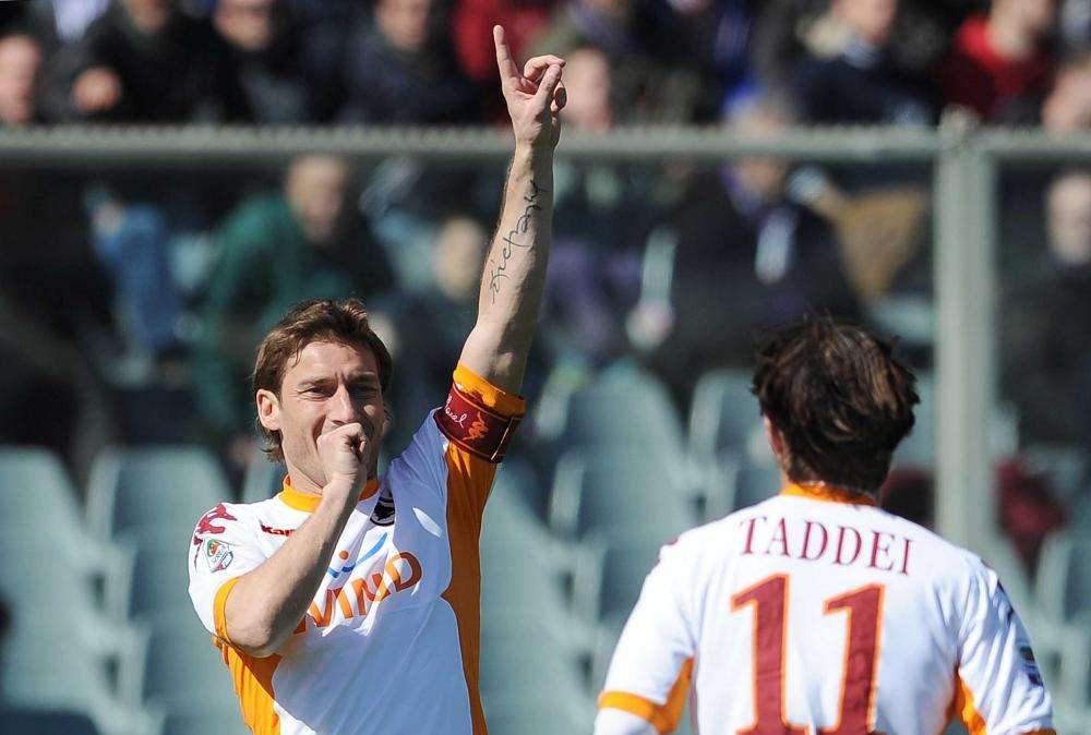 Totti-show, la Fiorentina si fa agguantare due volte