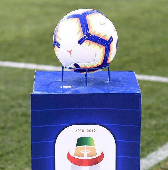 Serie A - Pareggio show a Genova, vincono Cagliari e Frosinone