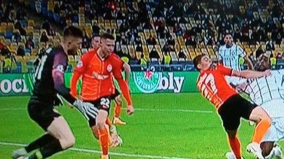 Moviola GdS - Bocciato l'arbitro Kabakov: Bondar su Lukaku è un gesto da rugby, rigore evidente
