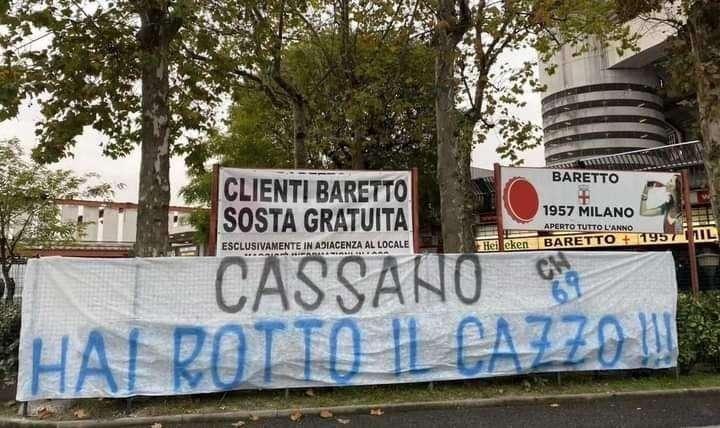 Cassano punge ancora l'Inter, la Curva Nord ribatte: striscione contro l'ex attaccante a San Siro