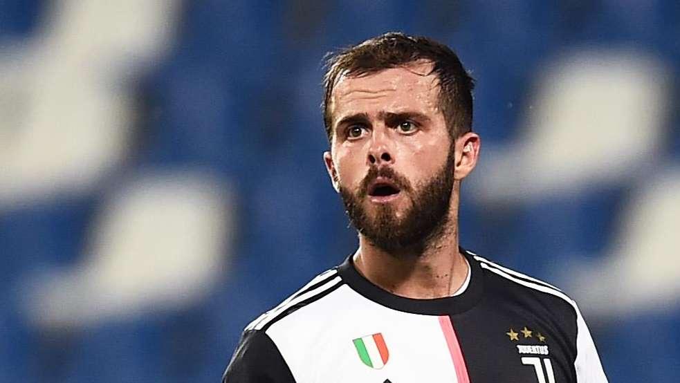 Pjanic: "Juve seconda dietro al Napoli, bello vedere tre italiane ai quarti di Champions. Conte? Ovunque ma non alla Juve"