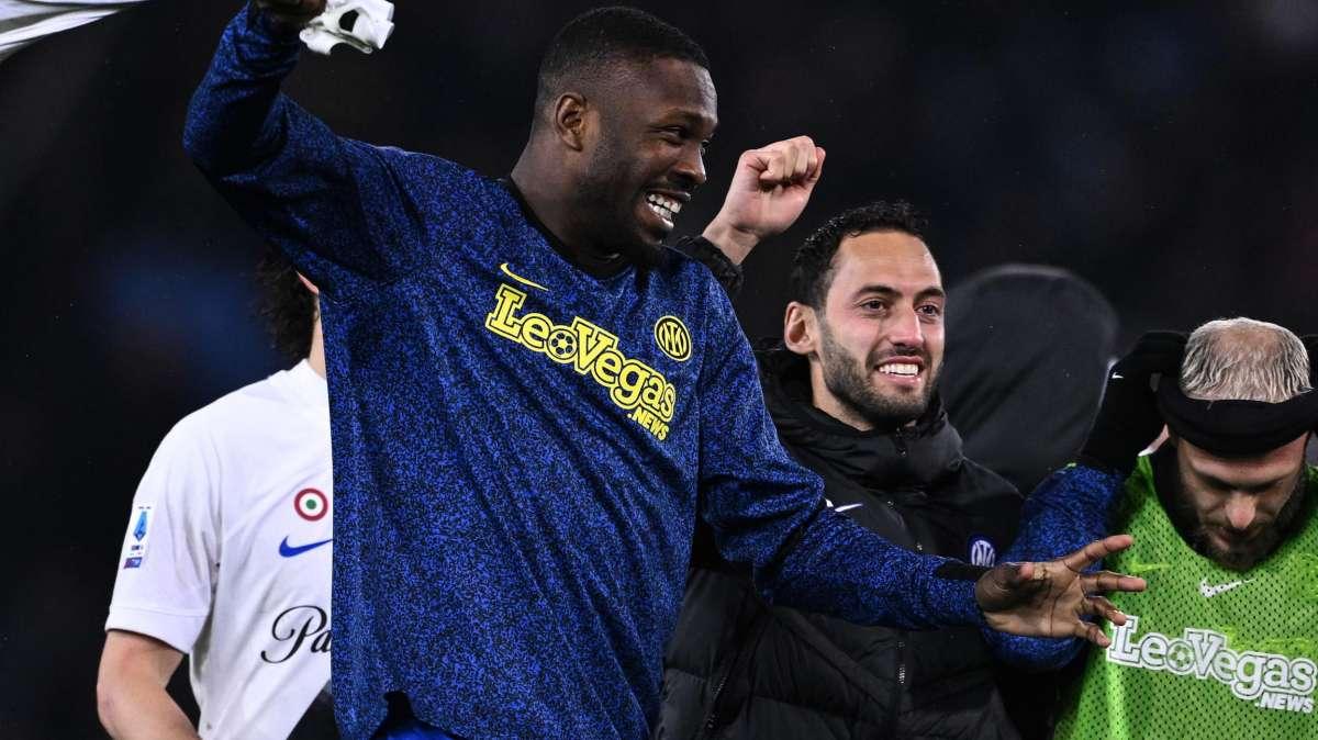 Secondo compleanno nerazzurro per Thuram, Calhanoglu negli spogliatoi: "Auguri, brovski"