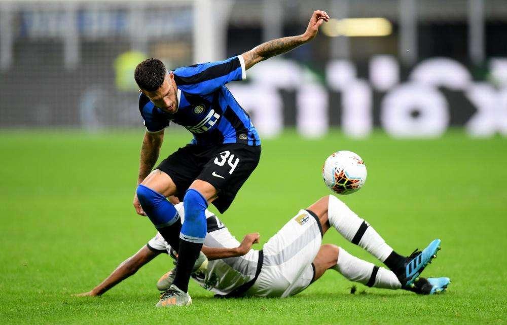 Inter-Parma, tifoso nerazzurro festeggia i 100 anni sugli spalti di San Siro