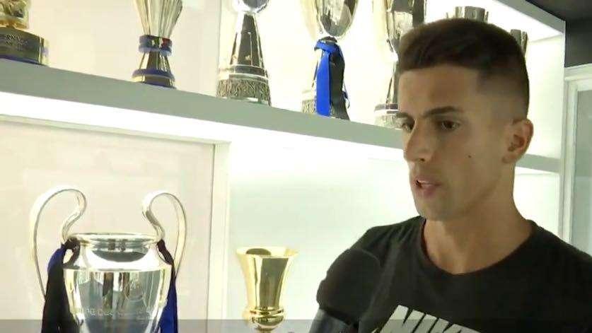 Joao Cancelo, distorsione al ginocchio destro: il giocatore rientrerà in Italia