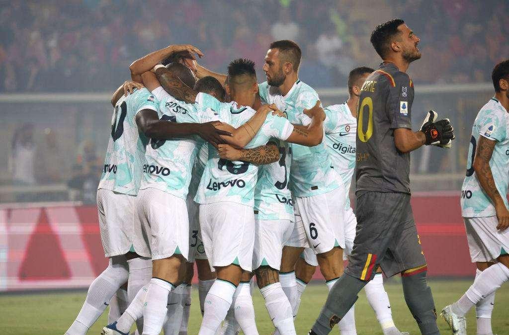 Falcone ferma tutti, ma non Dumfries: guizzo finale dell'olandese, l'Inter supera 2-1 il Lecce. Ma che fatica