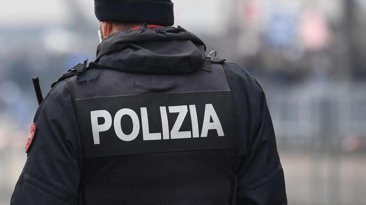 Blitz mattutino della Polizia nell'albergo dei giornalisti serbi: si cercavano gli ultras della Stella Rossa