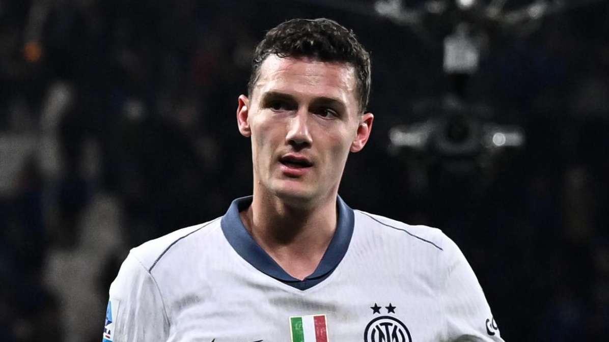 Pavard rincuora i tifosi fuori dalla Pinetina: "Sto bene. Anche se per mercoledì col Barça..."