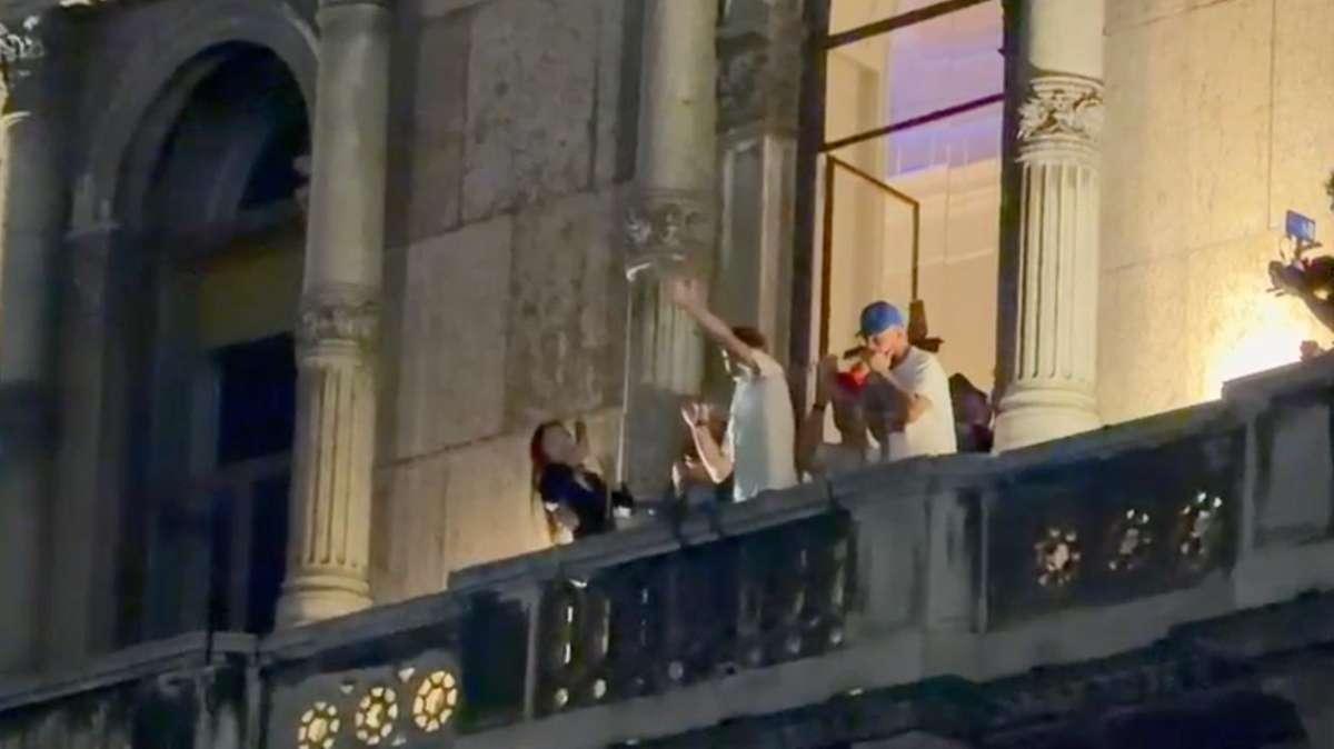 VIDEO - Da Lautaro a Barella: i nerazzurri si affacciano in Piazza Duomo 