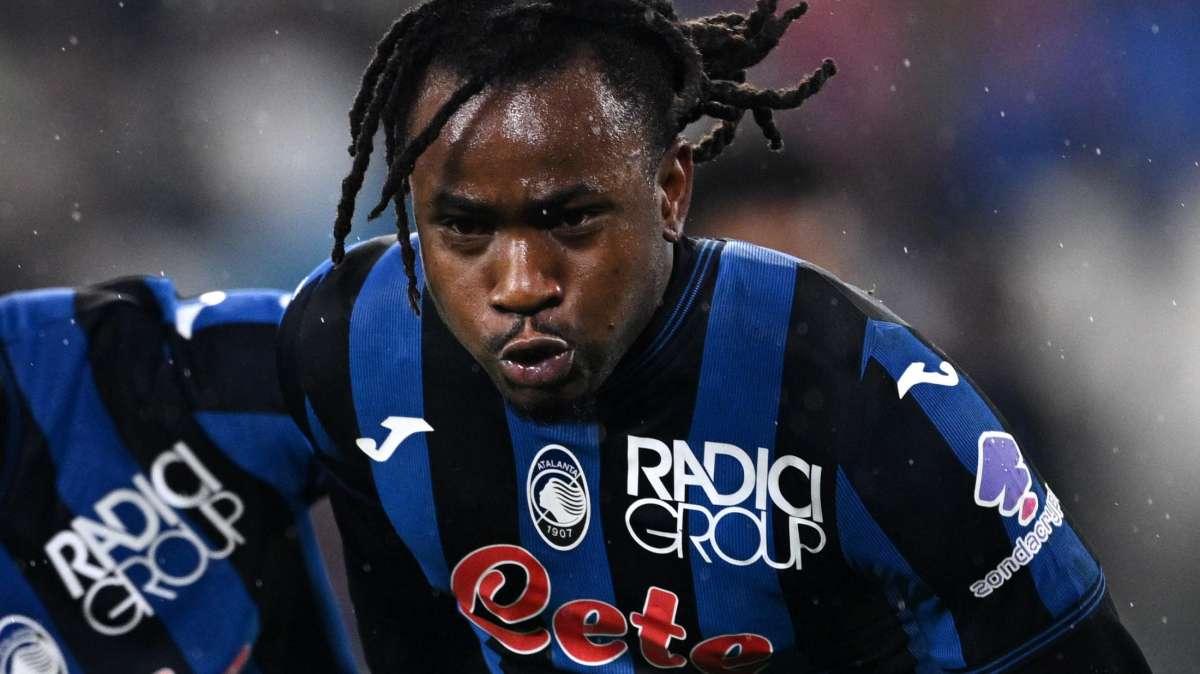 Lookman offerto in Premier, l'Atalanta spera in un'asta. Ma il giocatore e l'Inter sono sereni. Entro Ferragosto...