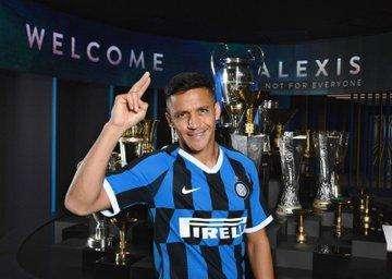 Sanchez, primo post social in nerazzurro. E arriva il like di Vidal