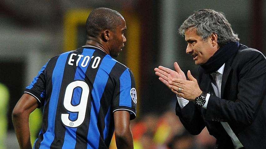 Eto'o: "Se non sei stato allenato da Mou non conosci la sua fame. Vuole vincere il primo trofeo col ManU"