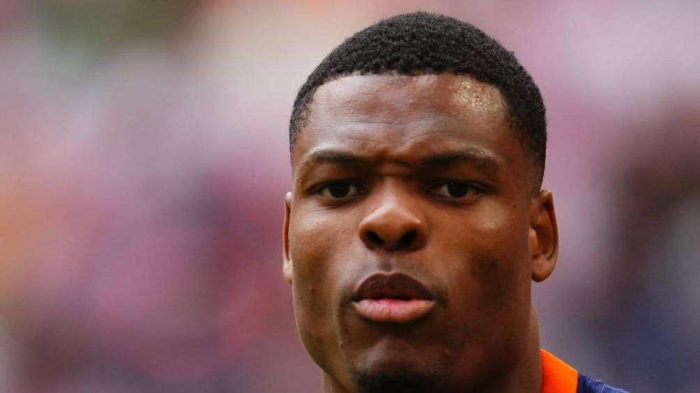Stasera Olanda-Francia, l'appello di Dumfries ai tifosi: "Dopo un grande esordio, ci serve ancora il vostro supporto"