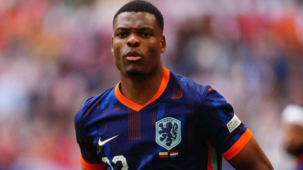 CdS - Rinnovo Dumfries: tutto rinviato. L'Europeo è un'occasione, l'Inter vuole evitare lo Skriniar bis. Fascia coperta con Darmian e Buchanan?