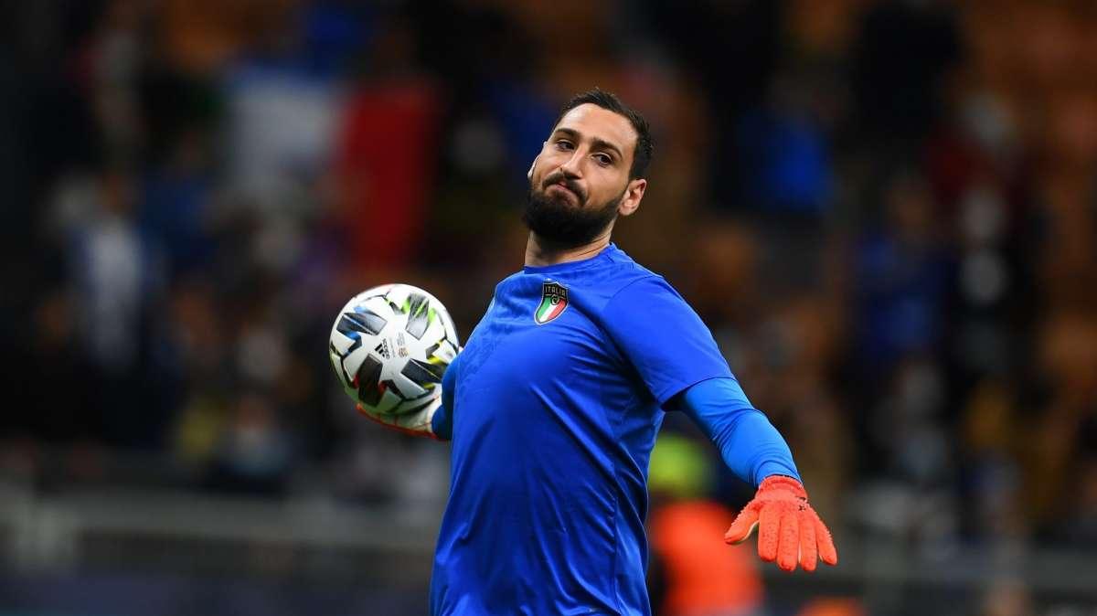 Fischi e minacce a Donnarumma, Raiola sbotta: "Perché il Milan muto?"