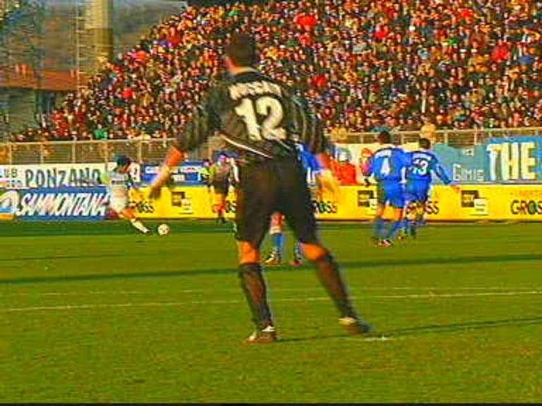 VIDEO - Recoba alla Maradona: il gol del "Chino" all'Empoli fa il giro del mondo