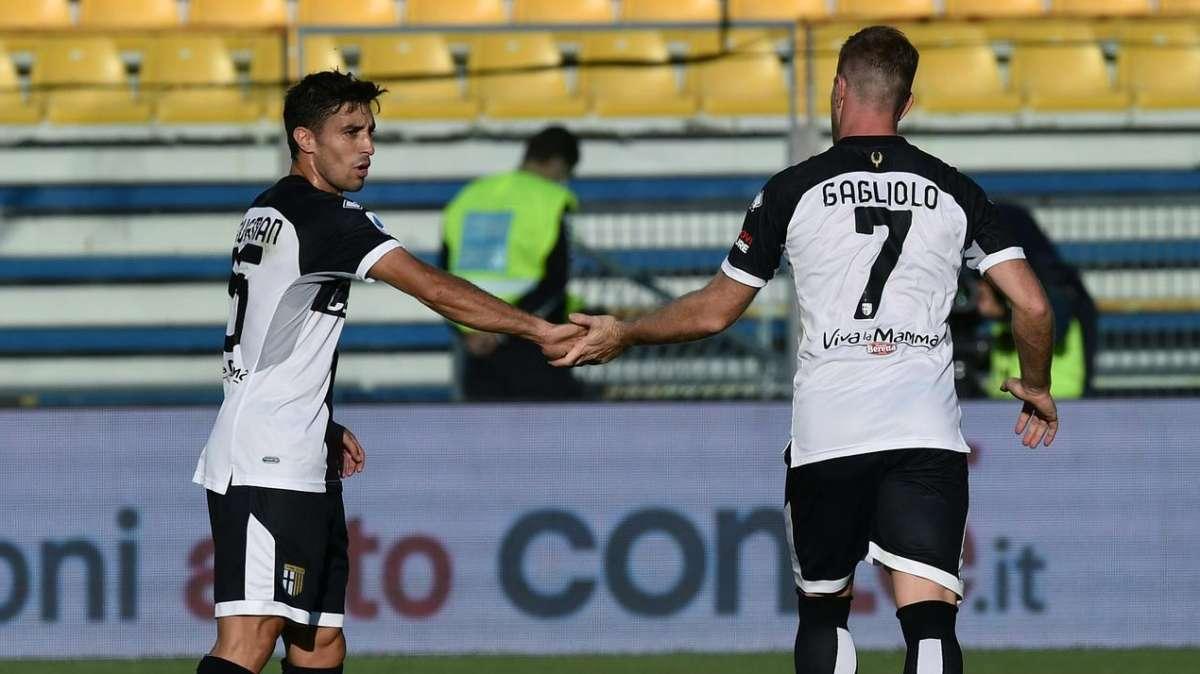 Serie A, il Parma agguanta il pari all'ultimo respiro. Napoli vittorioso in rimonta sul Benevento