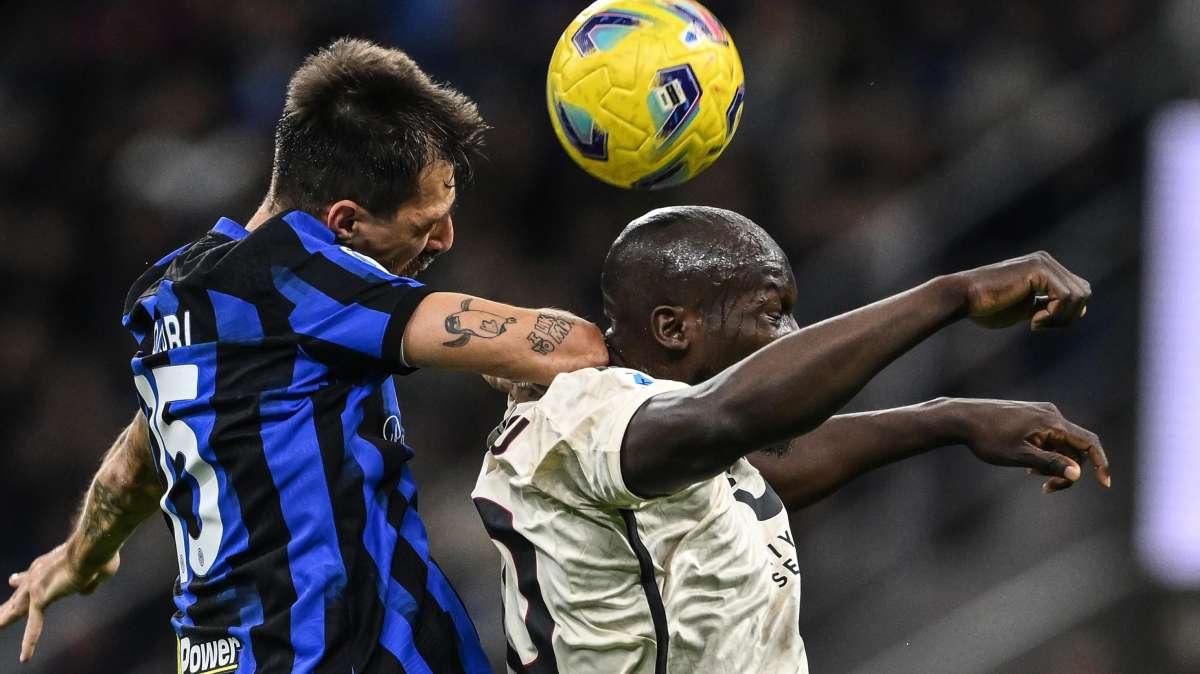 CdS - La "seconda giovinezza" di Acerbi: l'incubo dei centravanti top. E la lista si allunga...