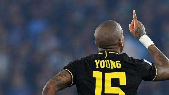 Lazio-Inter - Skriniar pasticcia, Candreva e Vecino attaccano. Young presente