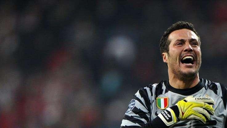 Dopo Eto'o, multato anche Julio Cesar: vigili milanisti? 