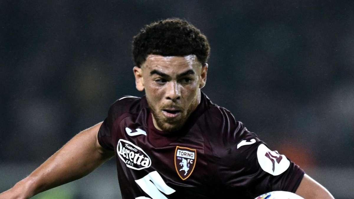 Ché Adams segna da quasi 48 metri: è il gol realizzato da più lontano dalla rete di Dimarco contro il Frosinone