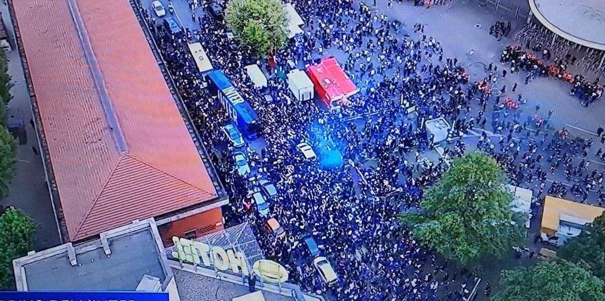 Bagno di folla per l'Inter: pullman bloccato a Piazzale Lotto, ritardato l'arrivo allo stadio