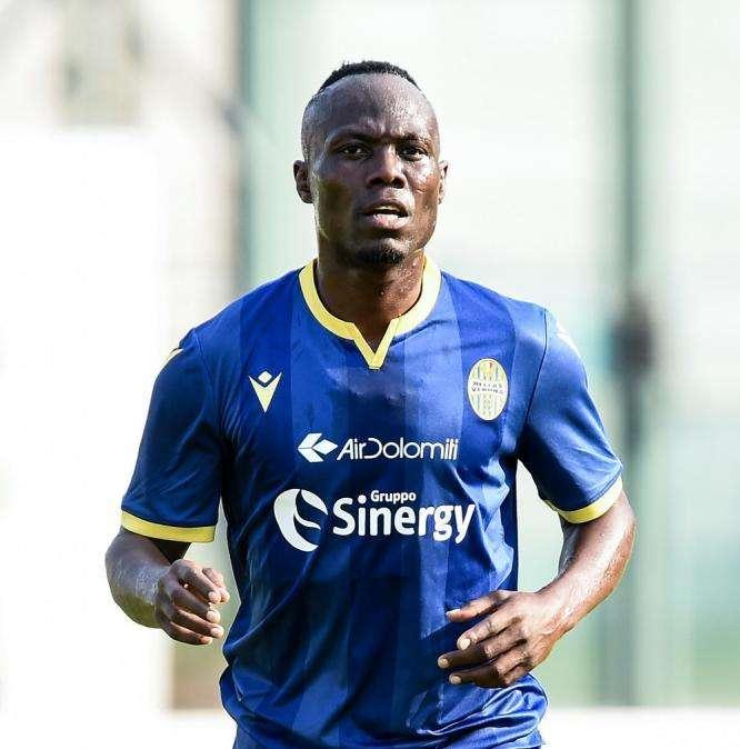 Qui Verona - Ferita lacero-contusa al sopracciglio per Badu, in corso accertamenti