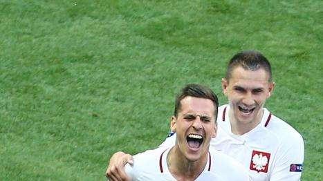 UFFICIALE - Milik è del Napoli, DeLa gli dà il benvenuto