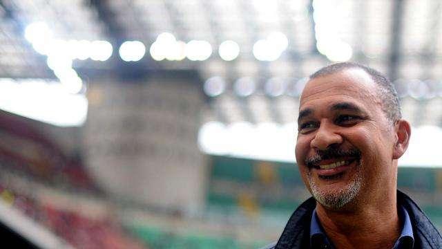 Gullit: "Conte sta facendo un buon lavoro, ha un'idea di quello che vuole"