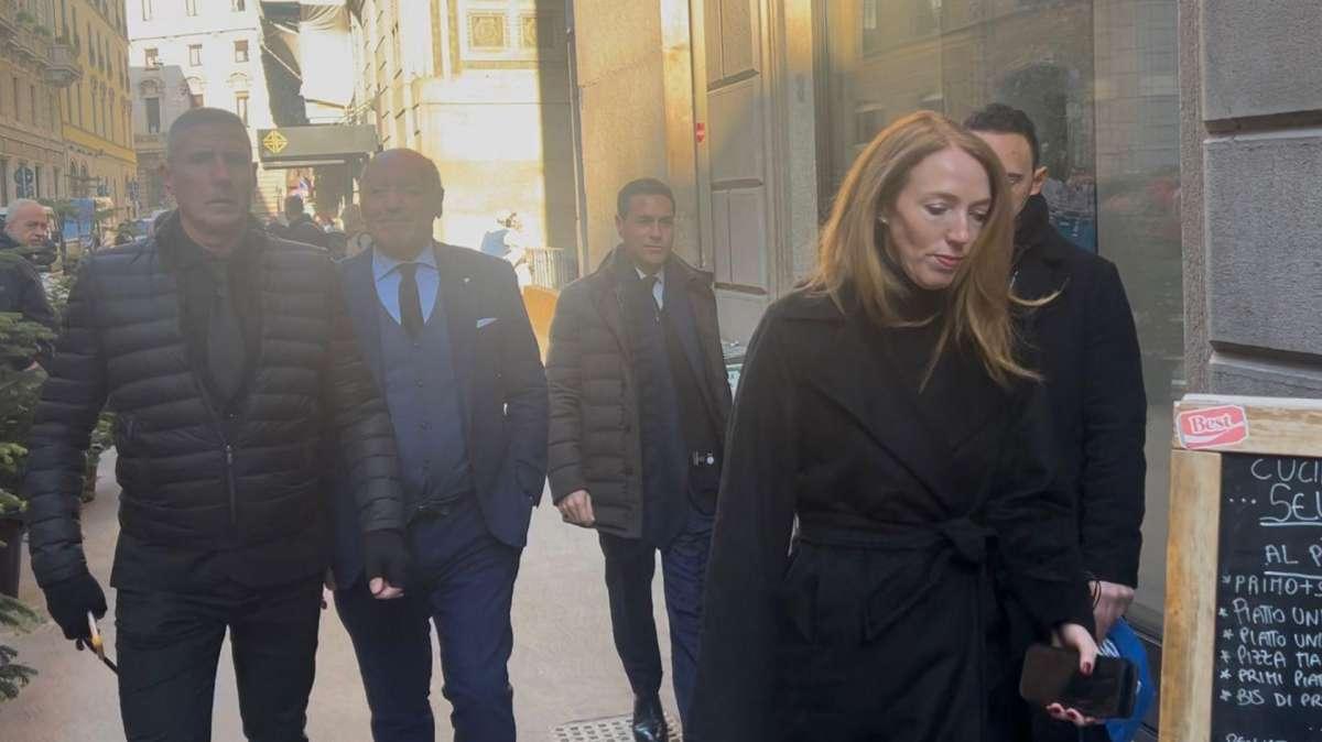 VIDEO - Tempo di pranzo UEFA per l'Inter e il Liverpool: le immagini dell'arrivo delle due delegazioni