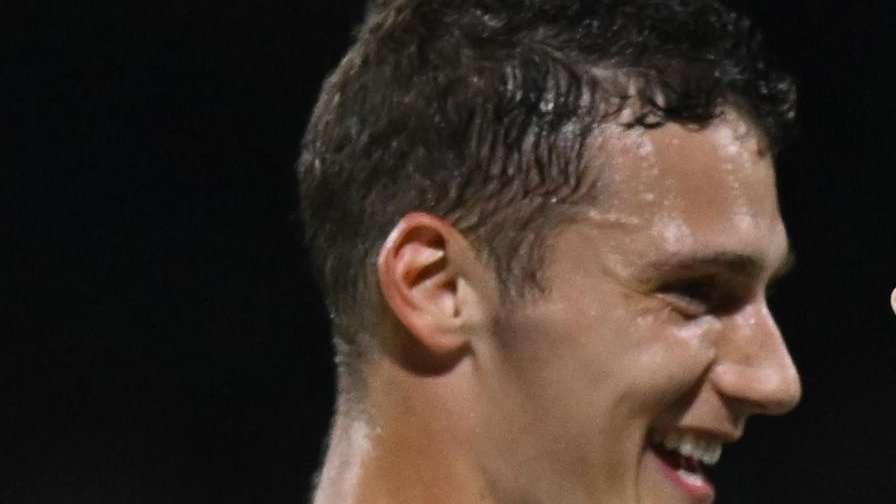 Pavard: "Qui per la seconda stella. Il progetto Inter è quello che cercavo. Sfottò a Giroud? No, ma..."
