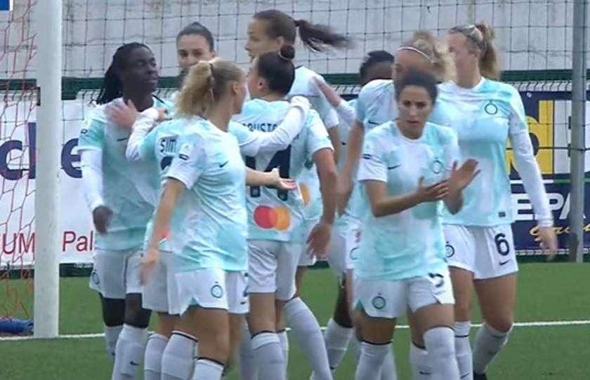 VIDEO - Doppietta Chawinga, l'Inter Women chiude il 2022 battendo il Pomigliano: la sintesi