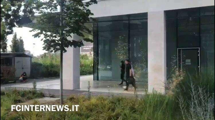 VIDEO - Il patron del Basilea lascia la sede nerazzurra dopo il summit