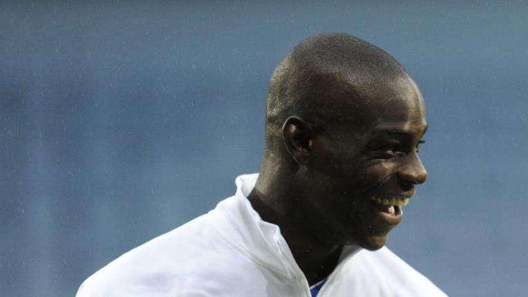 E Balotelli urlò dalla finestra: "Forza Milan!"