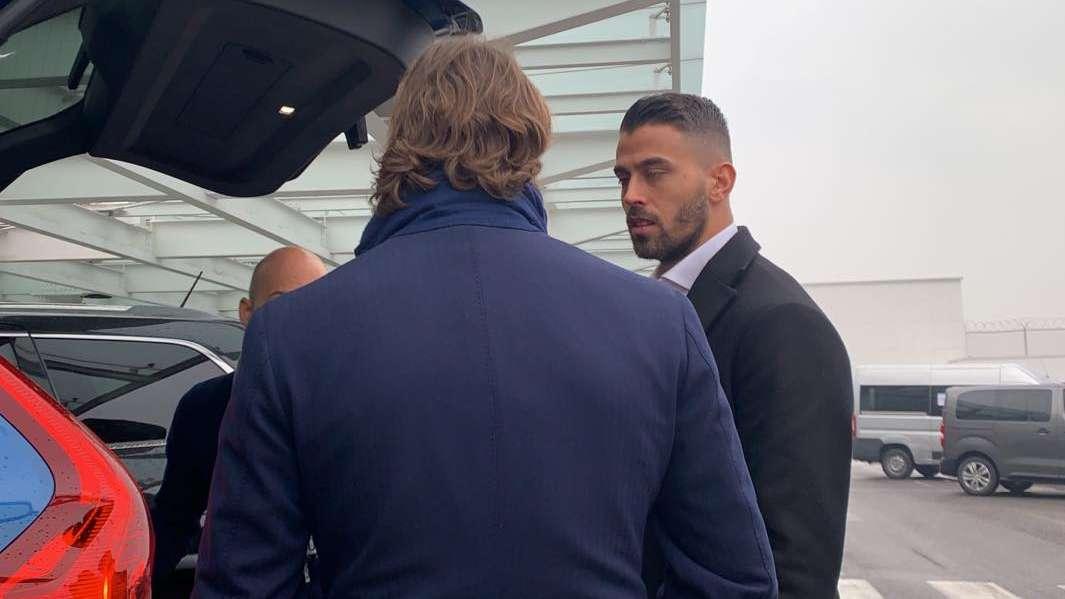 VIDEO - Spinazzola atterrato a Linate: "Parlo dopo". Ora visite e poi le firme